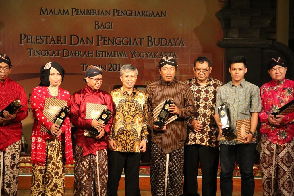 The Kresna Hotel Yogyakarta Exterior photo