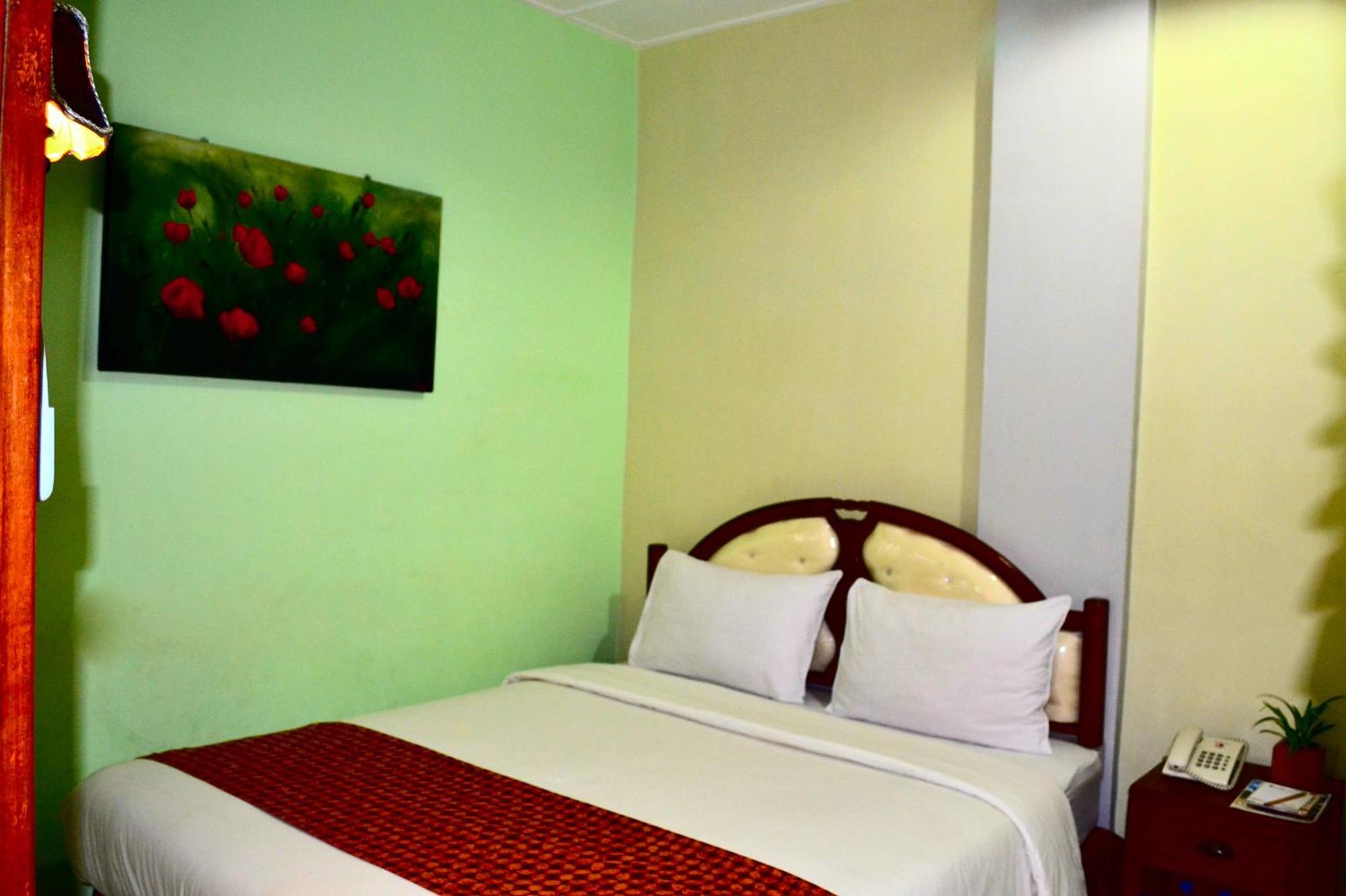 The Kresna Hotel Yogyakarta Room photo