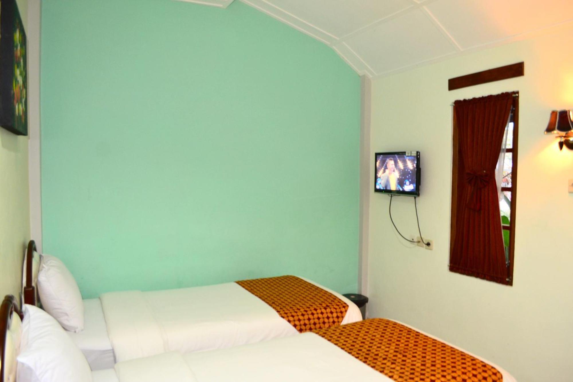The Kresna Hotel Yogyakarta Room photo