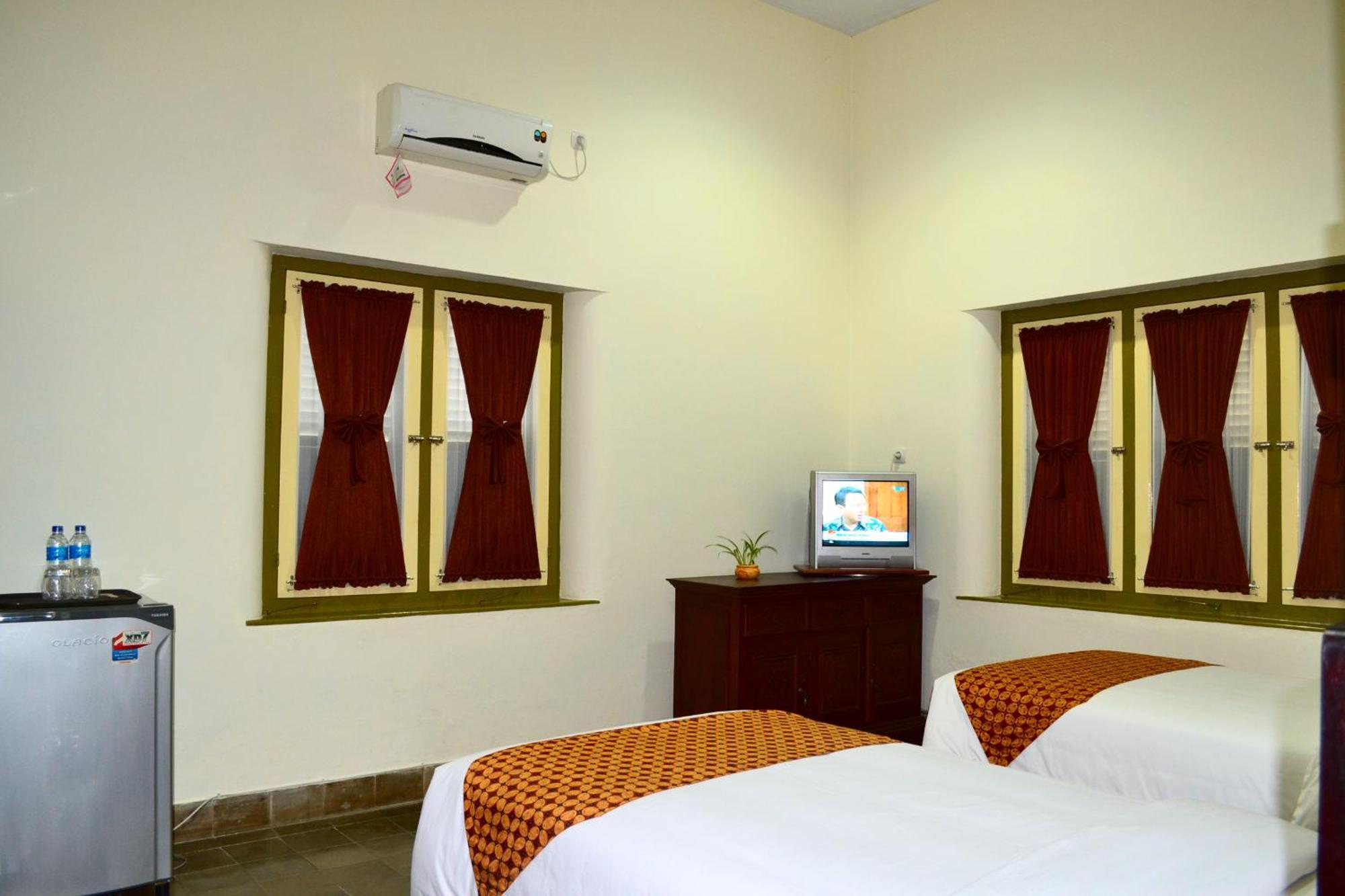 The Kresna Hotel Yogyakarta Room photo